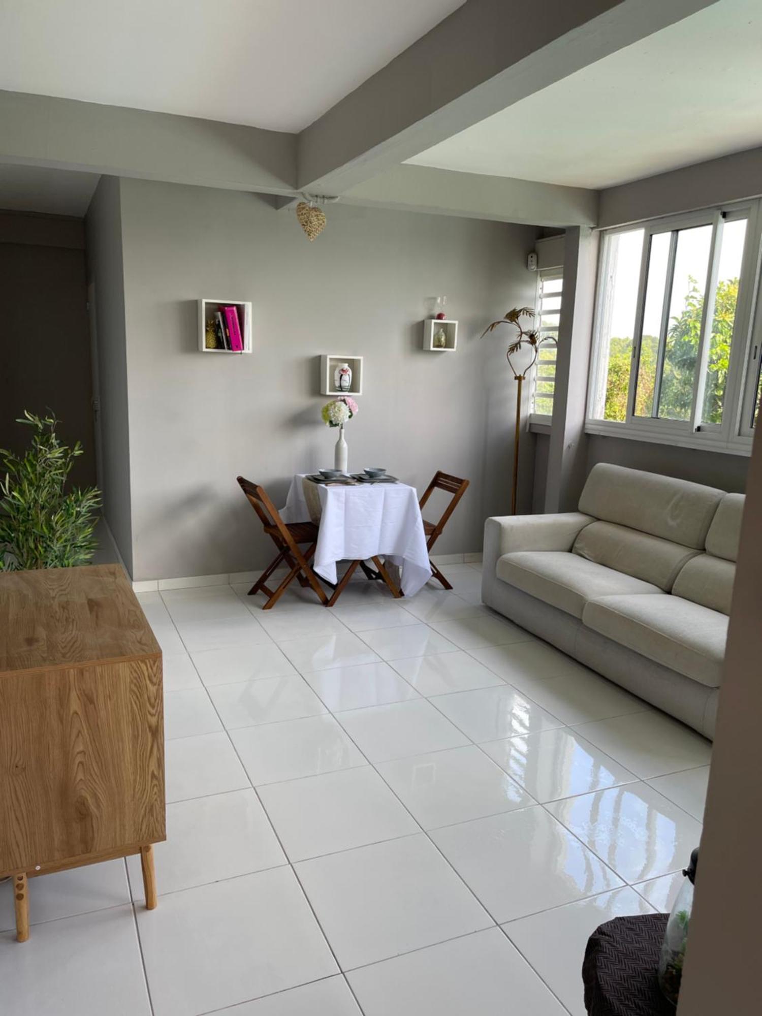 Appartement Lalau Avec Vue Sur La Mer Et Piscine Schoelcher Rum bild